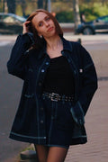 Look denim coordinado oversize con costuras en contraste