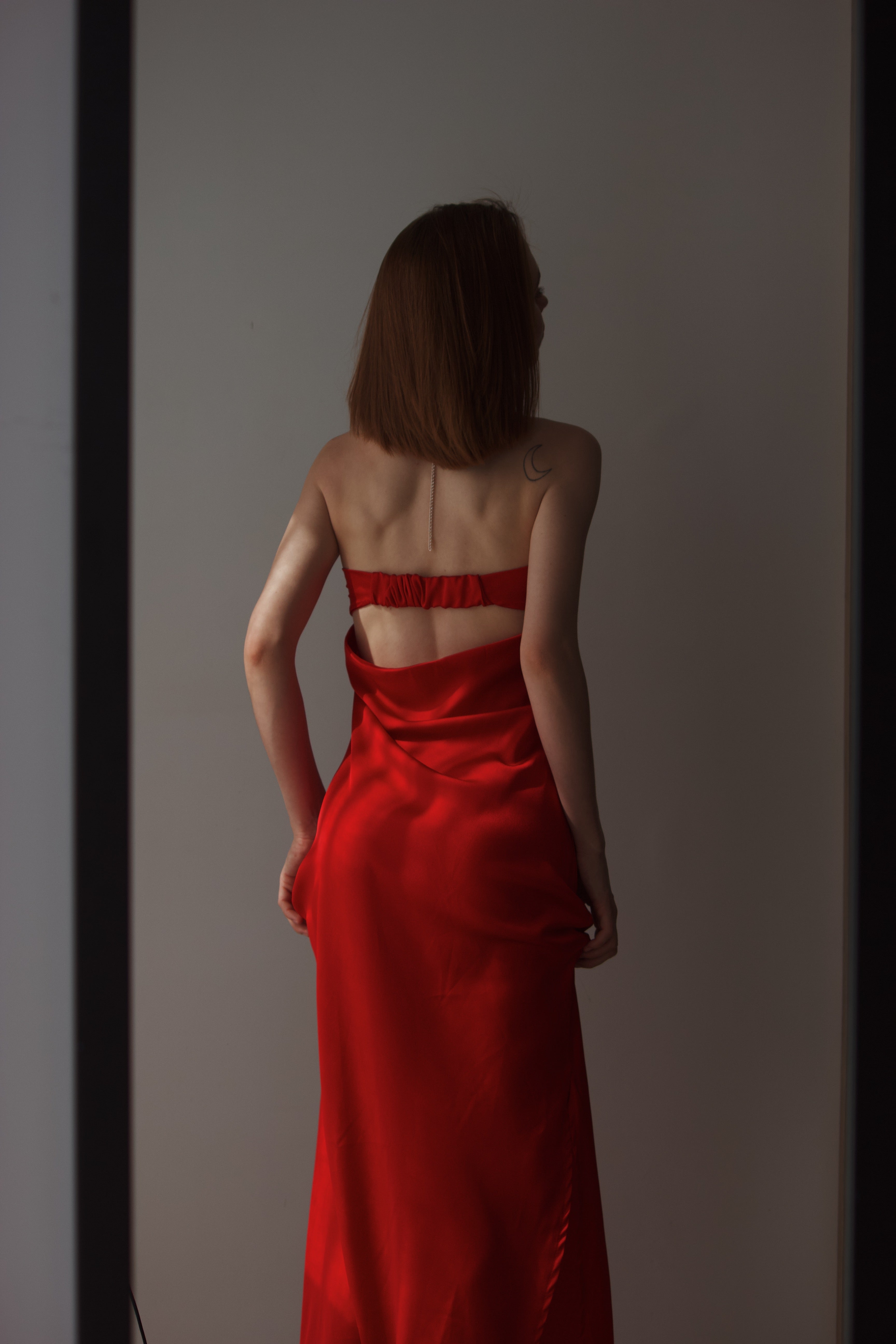 Vestido Maxi Satinado Espalda Descubierta