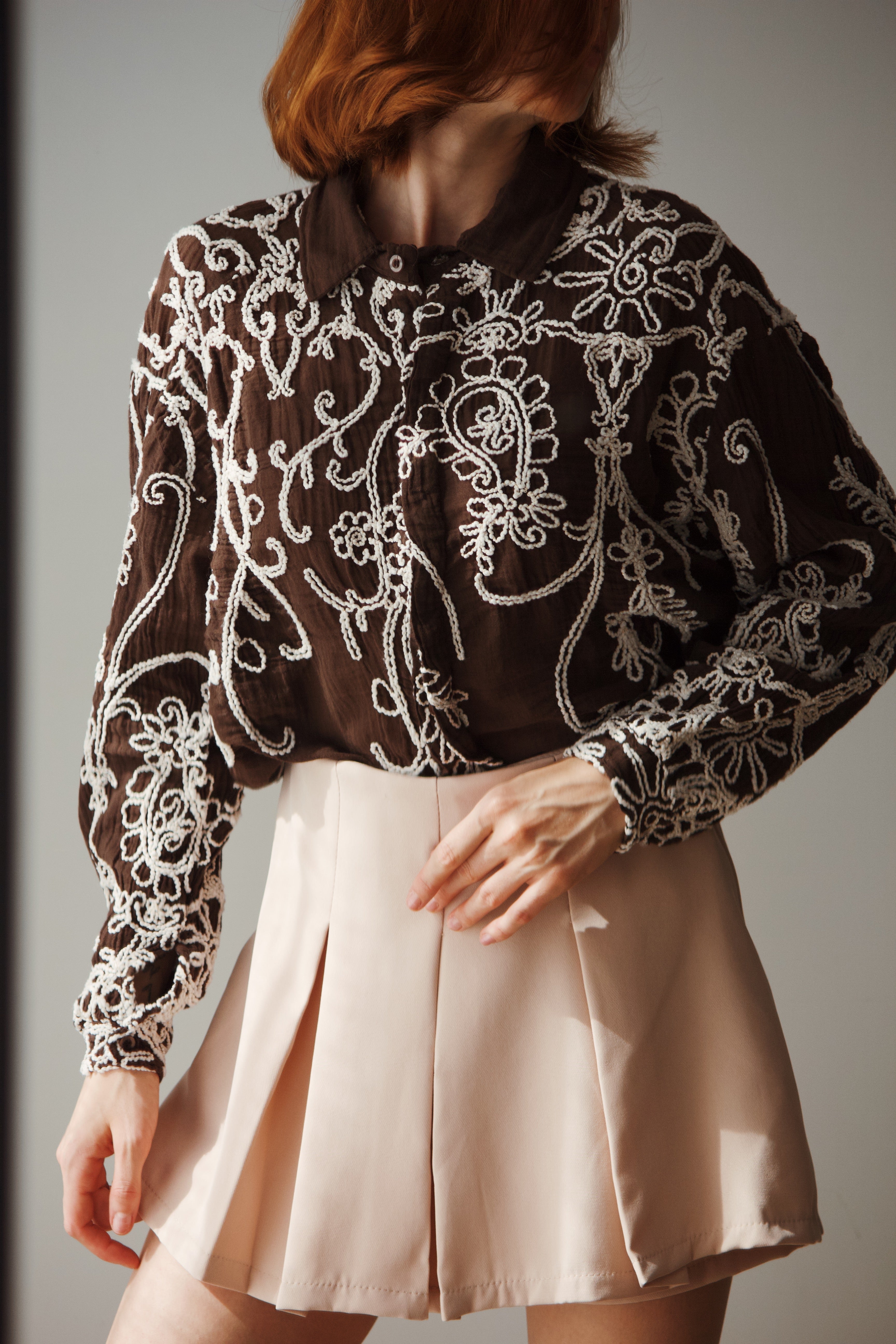Camisa bordada chocolate