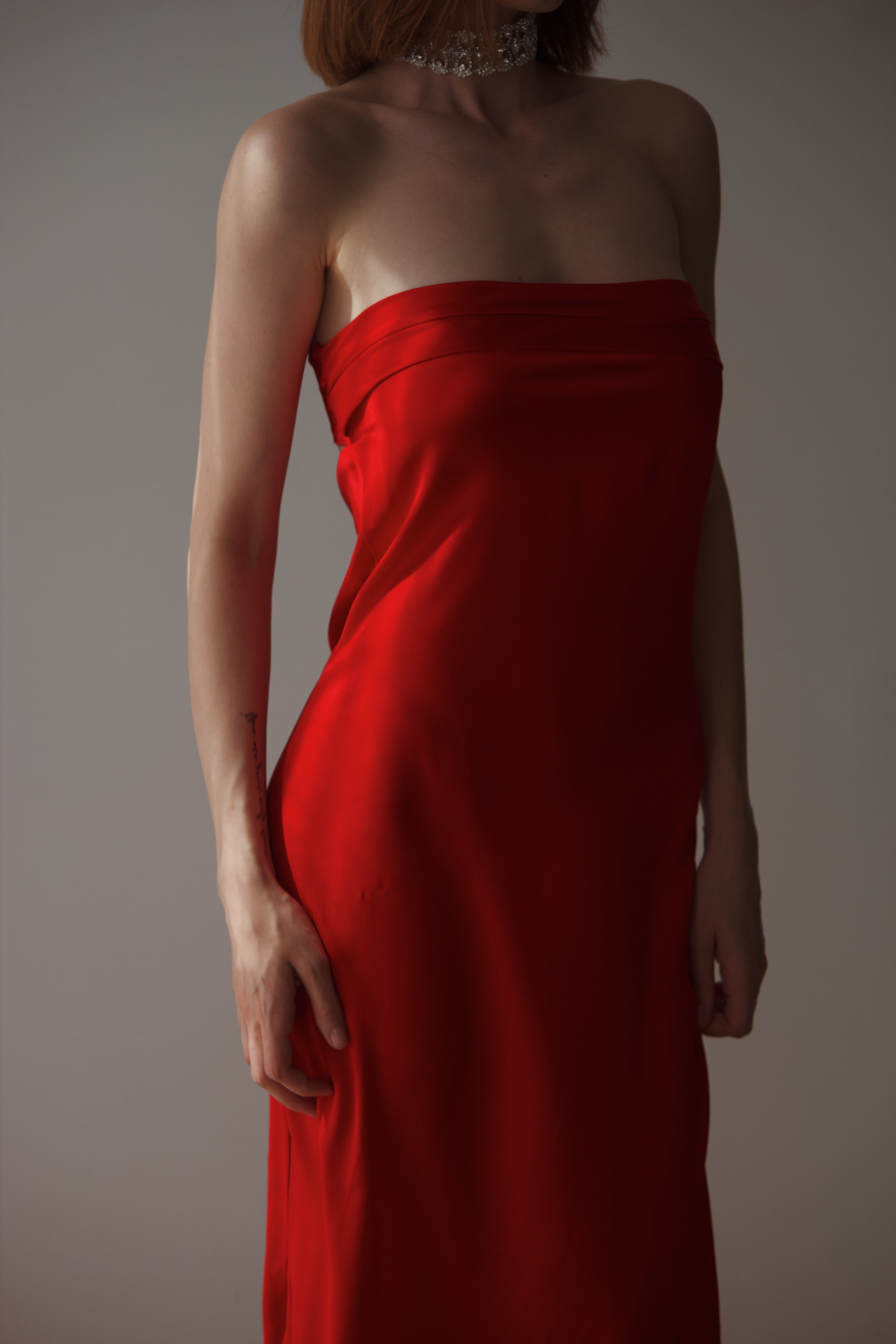 Vestido Maxi Satinado Espalda Descubierta