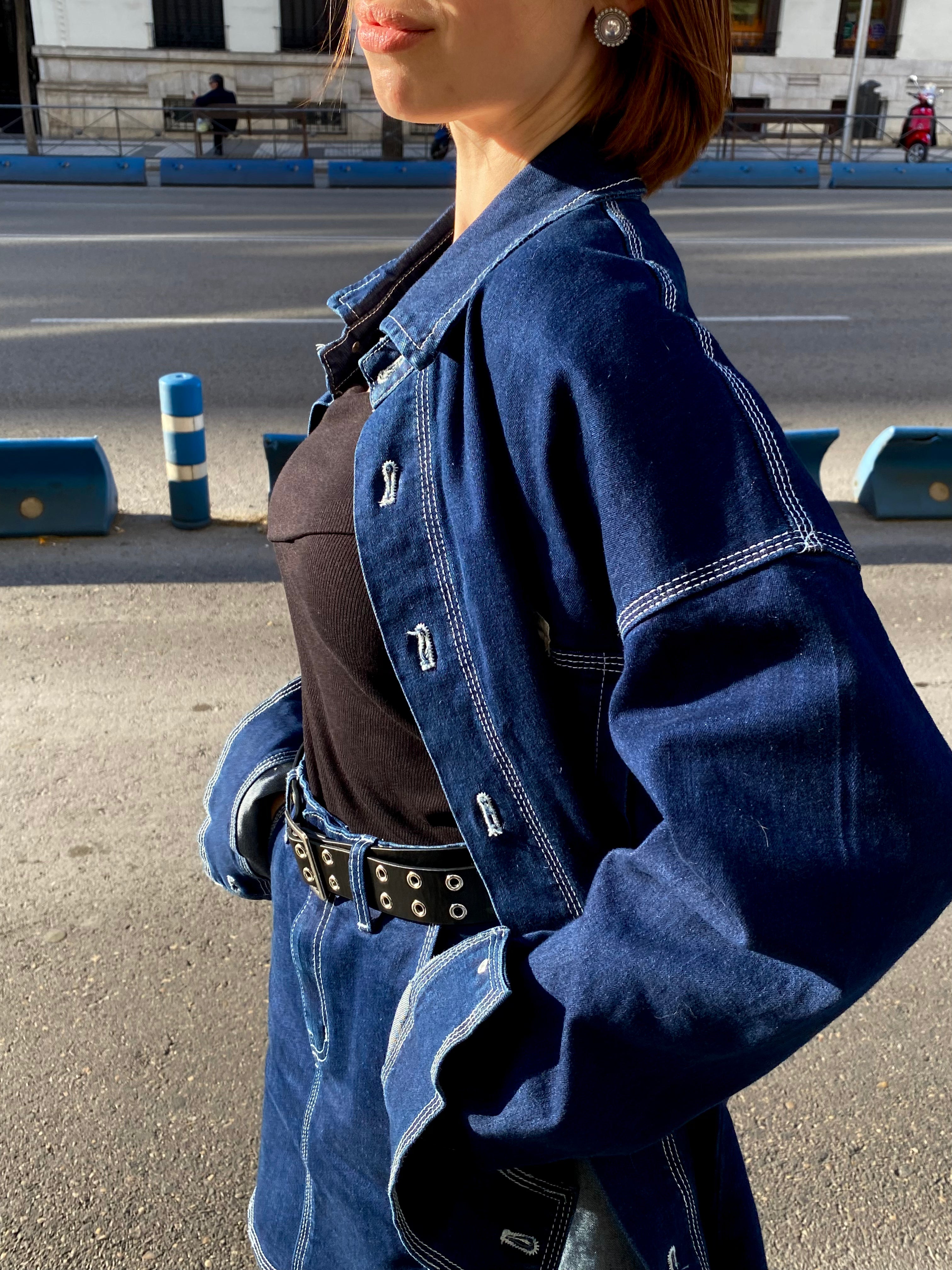 Chaqueta denim oversize azul marino con minifalda a juego