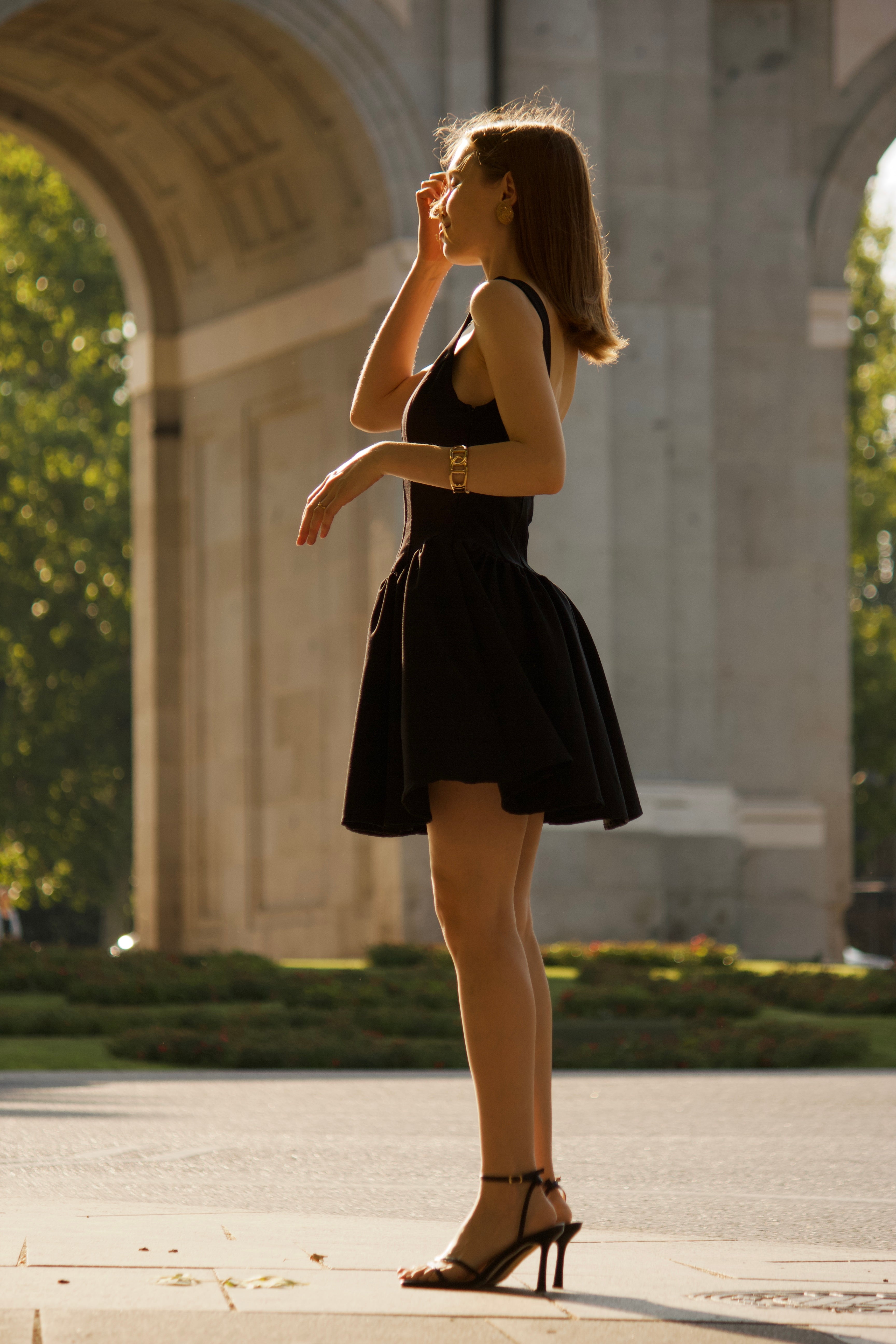 Little black dress corset mujer falda voluminosa escote recto tendencia 2026