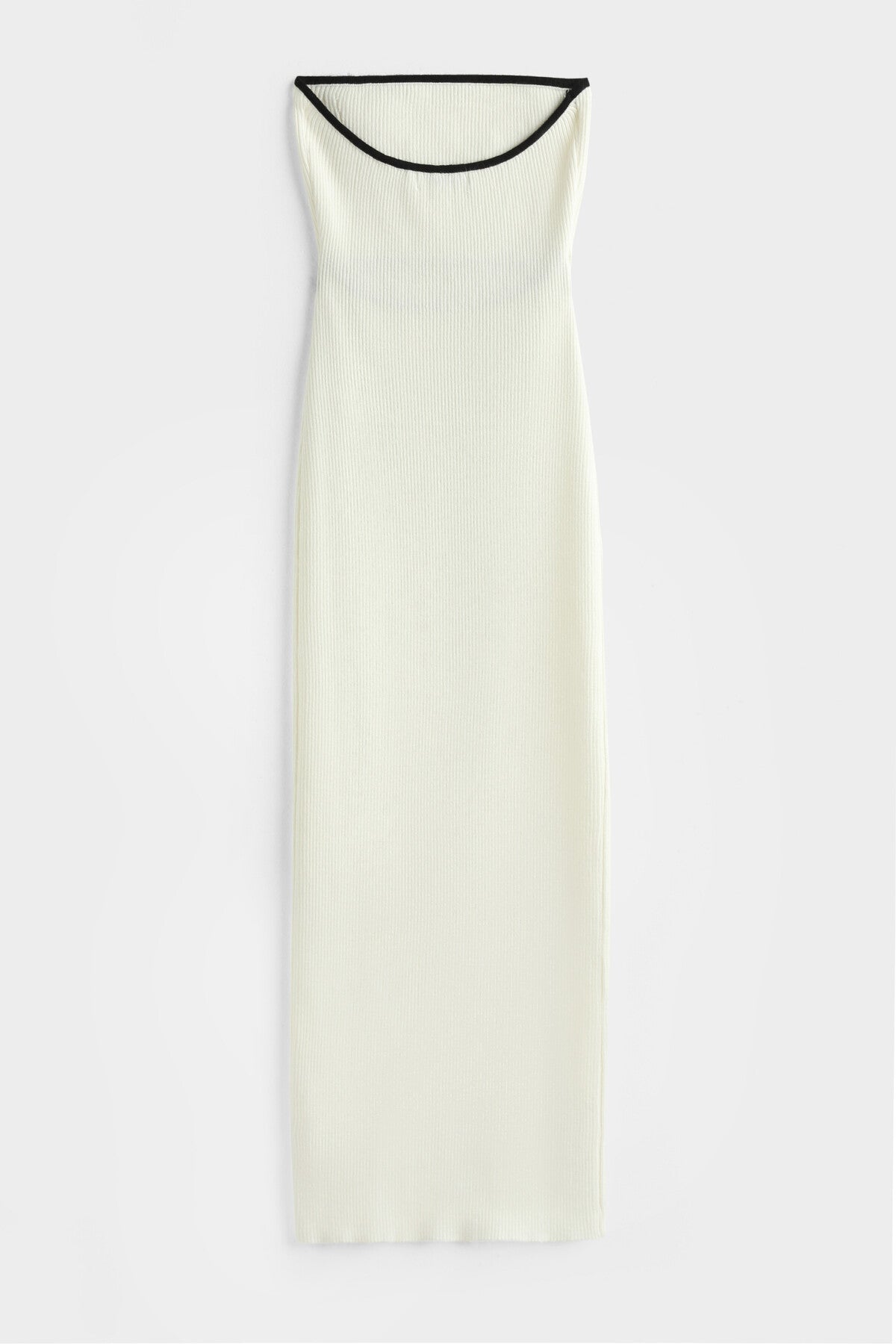 vestido blanco ajustado mujer ribete negro abertura cintura elegante