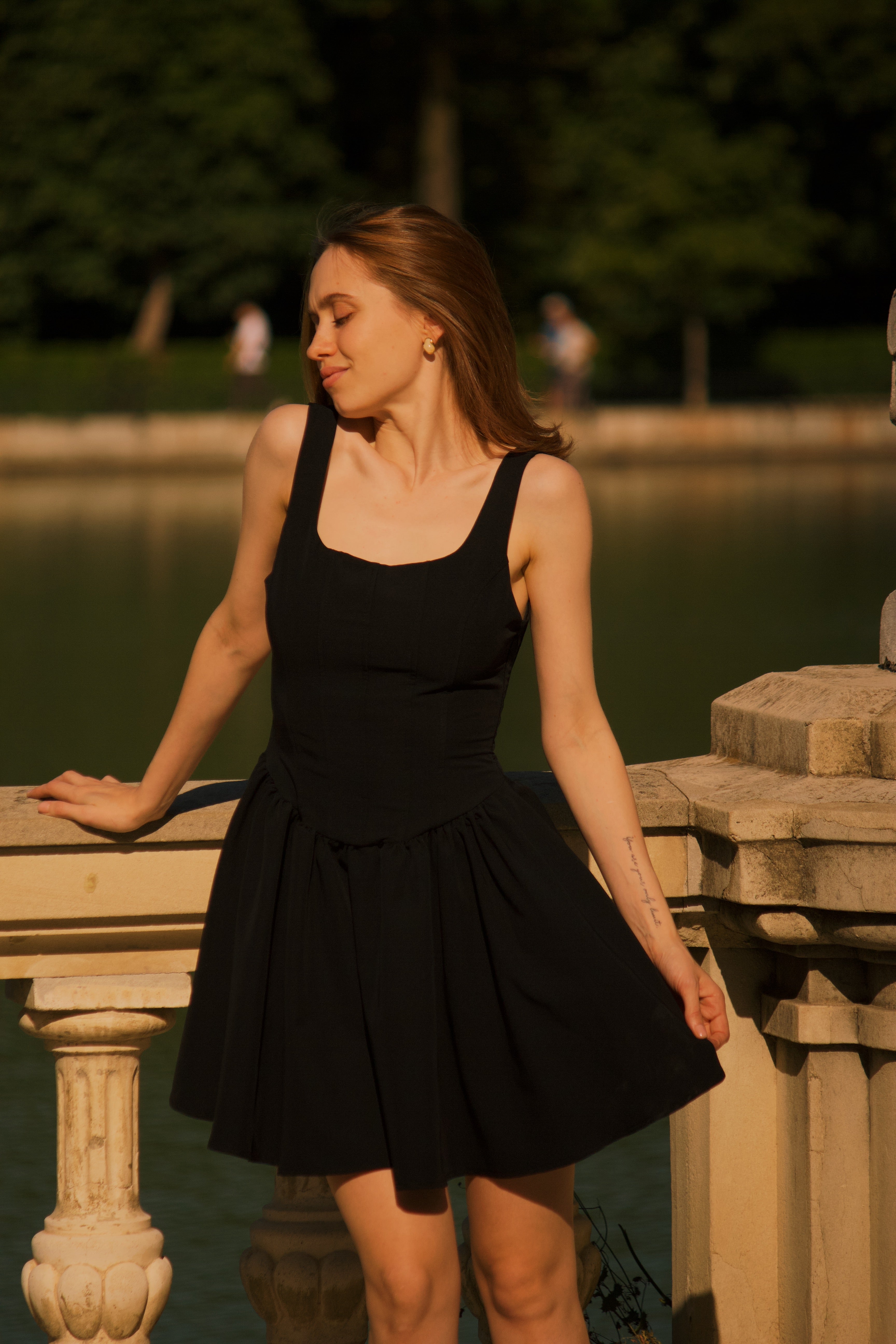 Vestido negro corto mujer corset y falda con vuelo comprar online